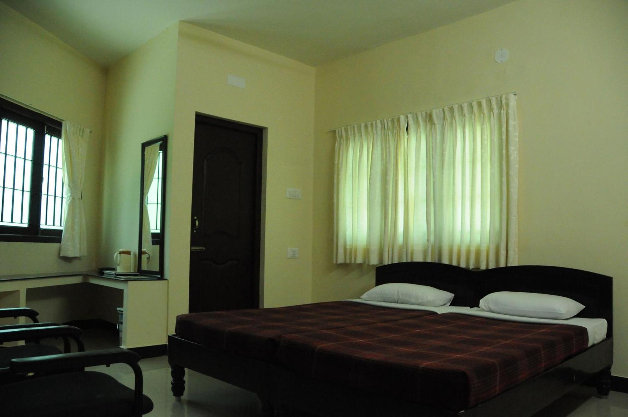 Hotel Kc Yercaud Exterior photo